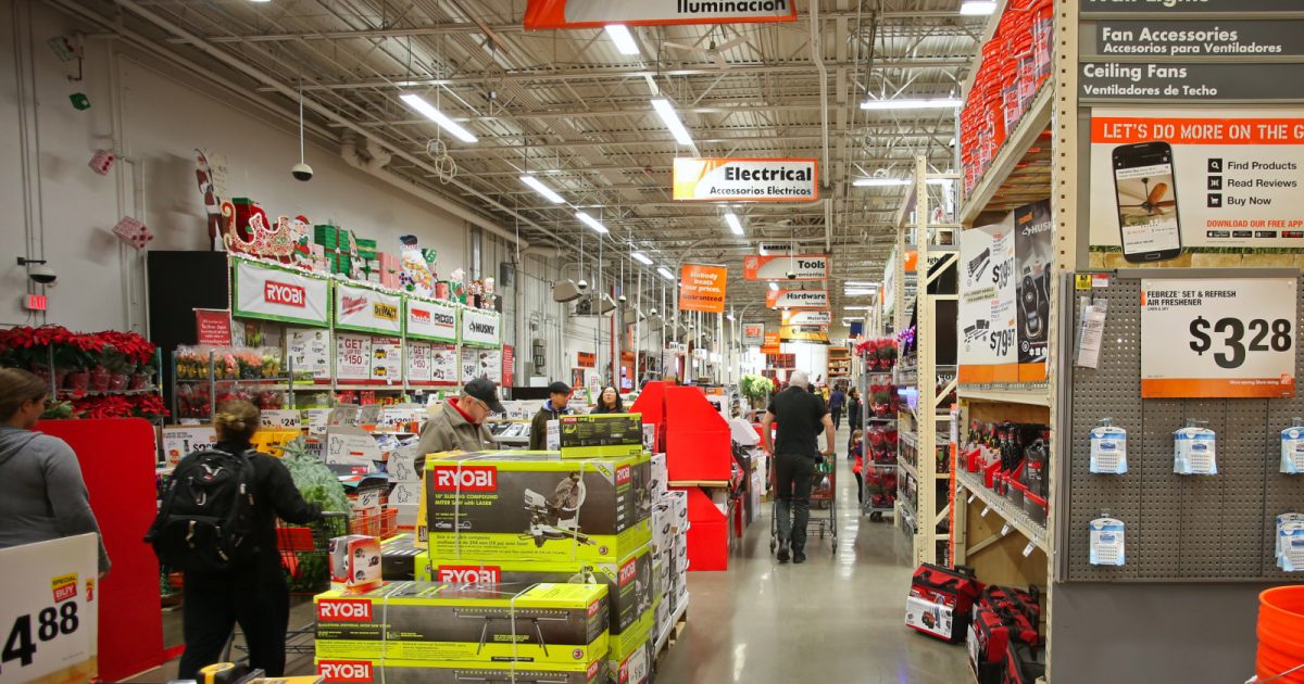 - Housecall Pro Home_Depot_vs._Lowe_s_Pro_Desk_1600x840_